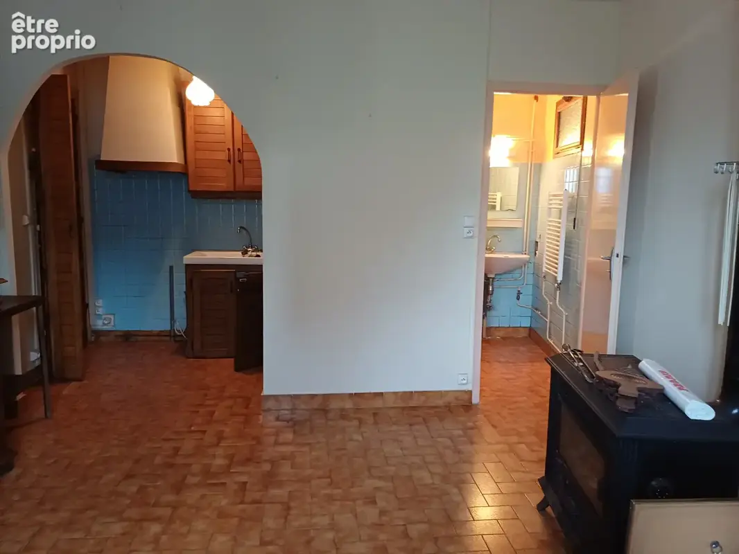 Maison à rénover 150 m2 hab sur 2 niveaux. Beau potentiel ! - photo 7
