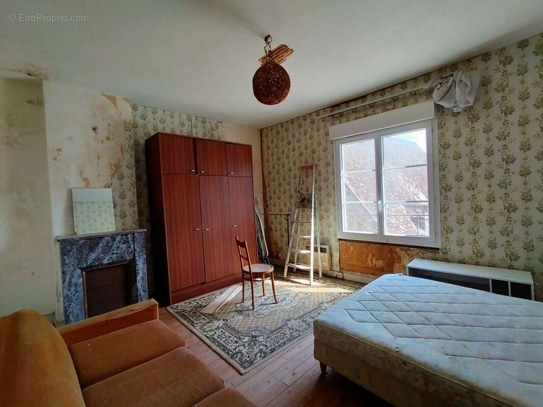 maison de bourg à vendre Mont Saint Jean chambre - Maison à MONT-SAINT-JEAN