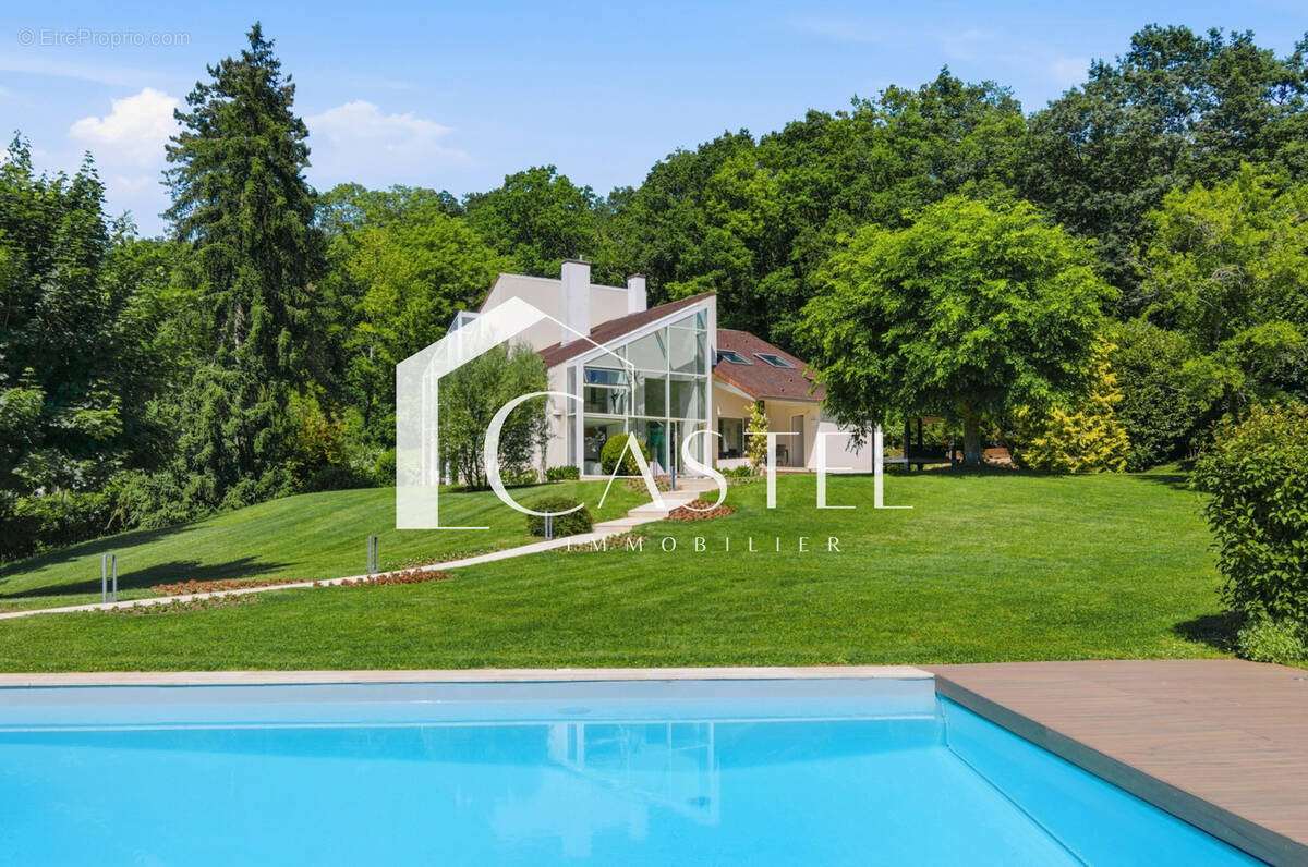 Maison à CRESPIERES