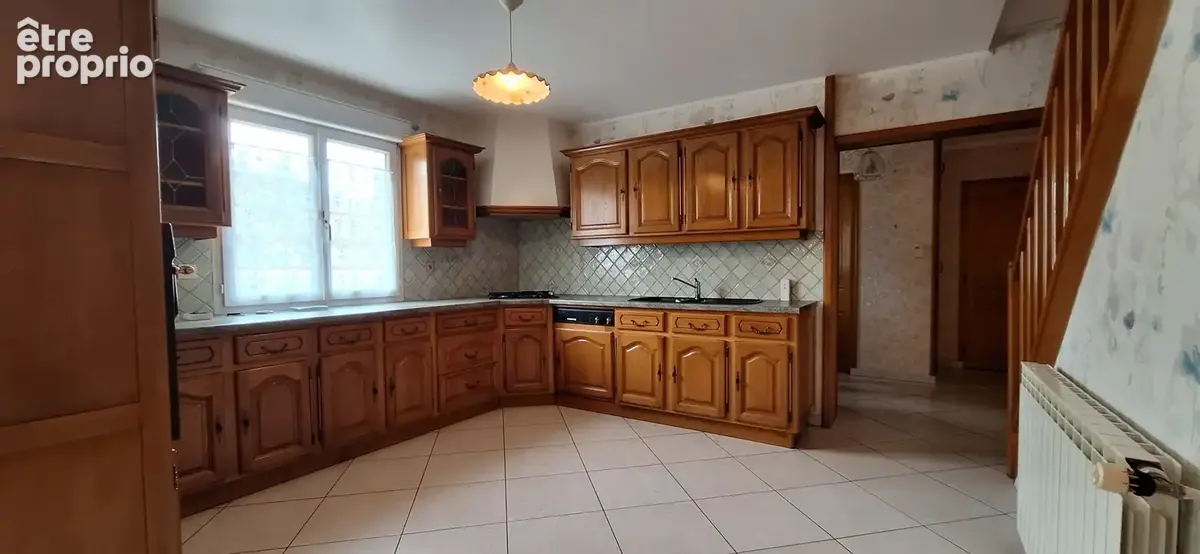 Maison 160m2, 3 chambres, 4/5 chambres possible, veranda,garage sur terrain arbore 755m2 - photo 6