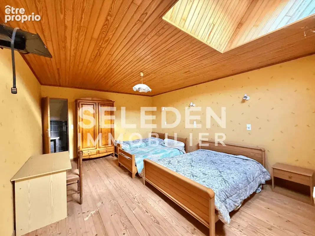 Corps de ferme 550m2 avec cour, jardin et hangar annexe - photo 6