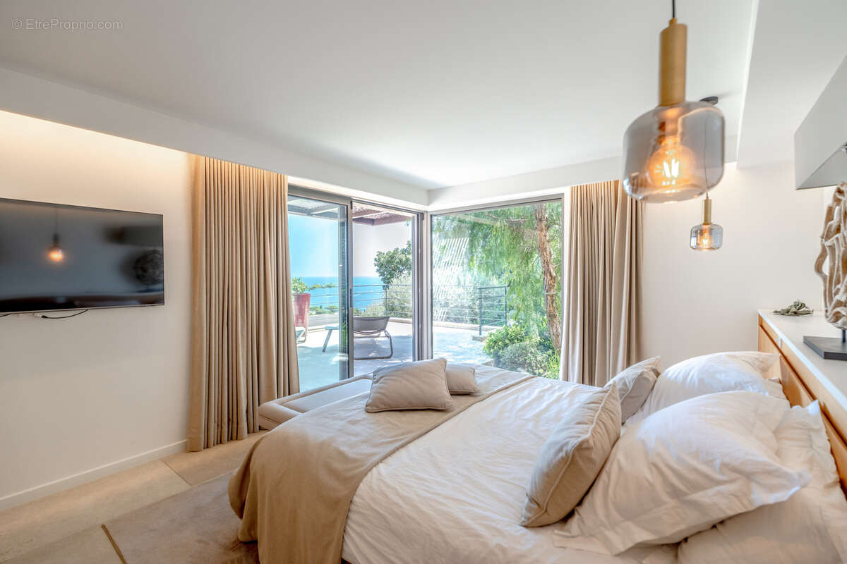 Domaine de la Nartelle villa de prestige avec piscine et vue mer dominante - photo 18