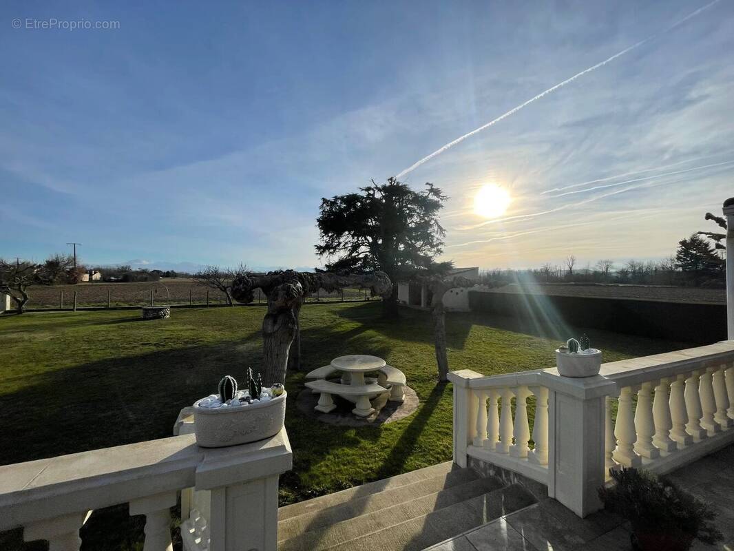 Maison à VILLENEUVE-DU-PAREAGE