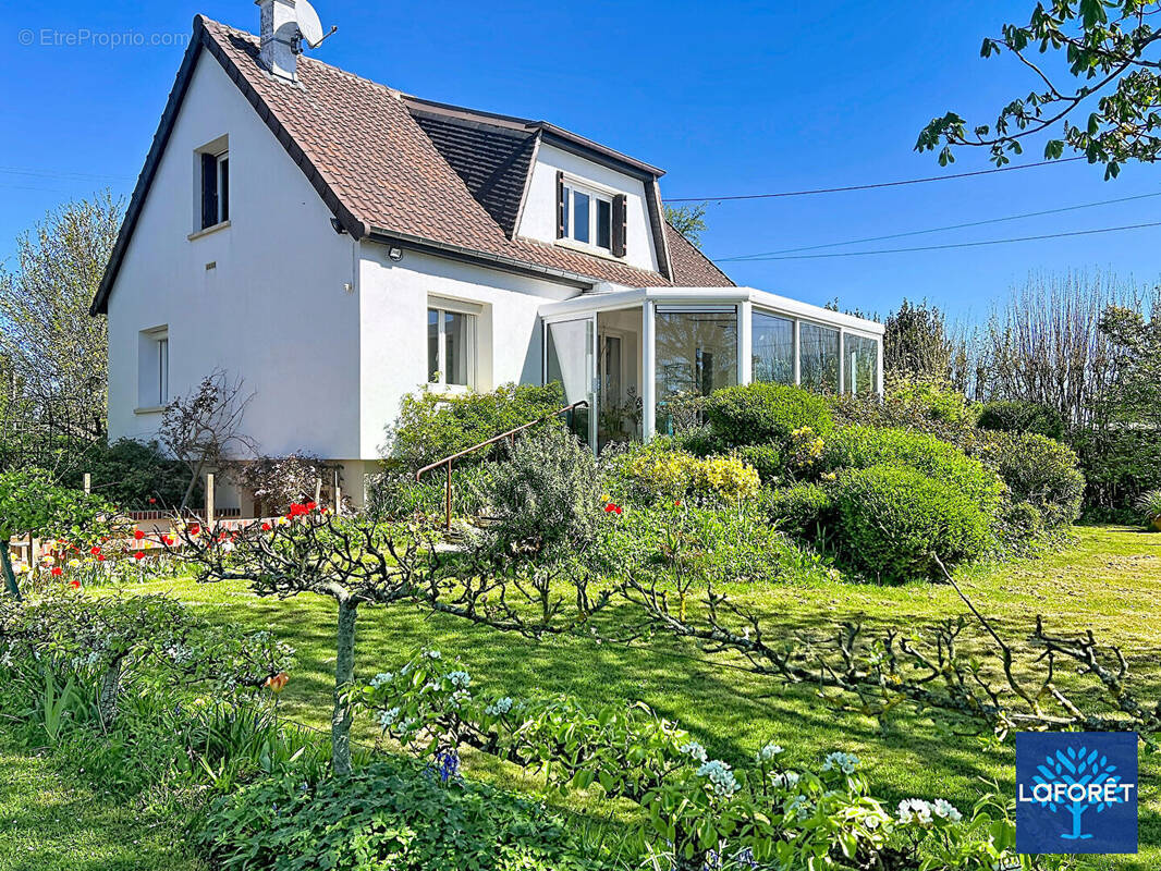 Maison à COURBEPINE