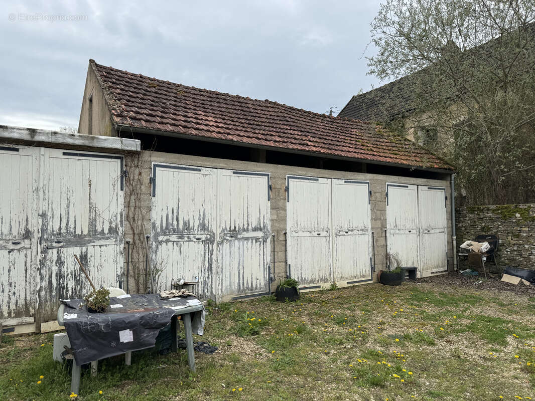 Maison à CHATEL-CENSOIR