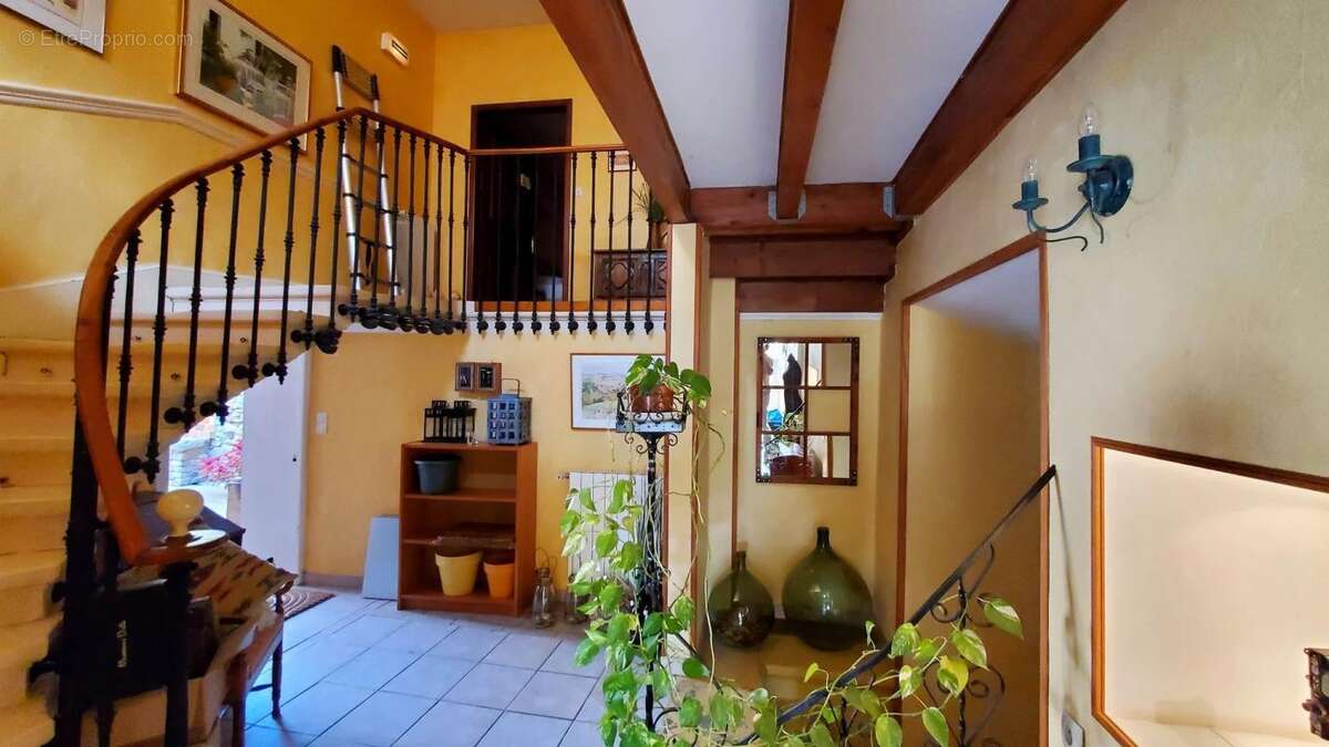 Maison à LA TOUR-SUR-ORB