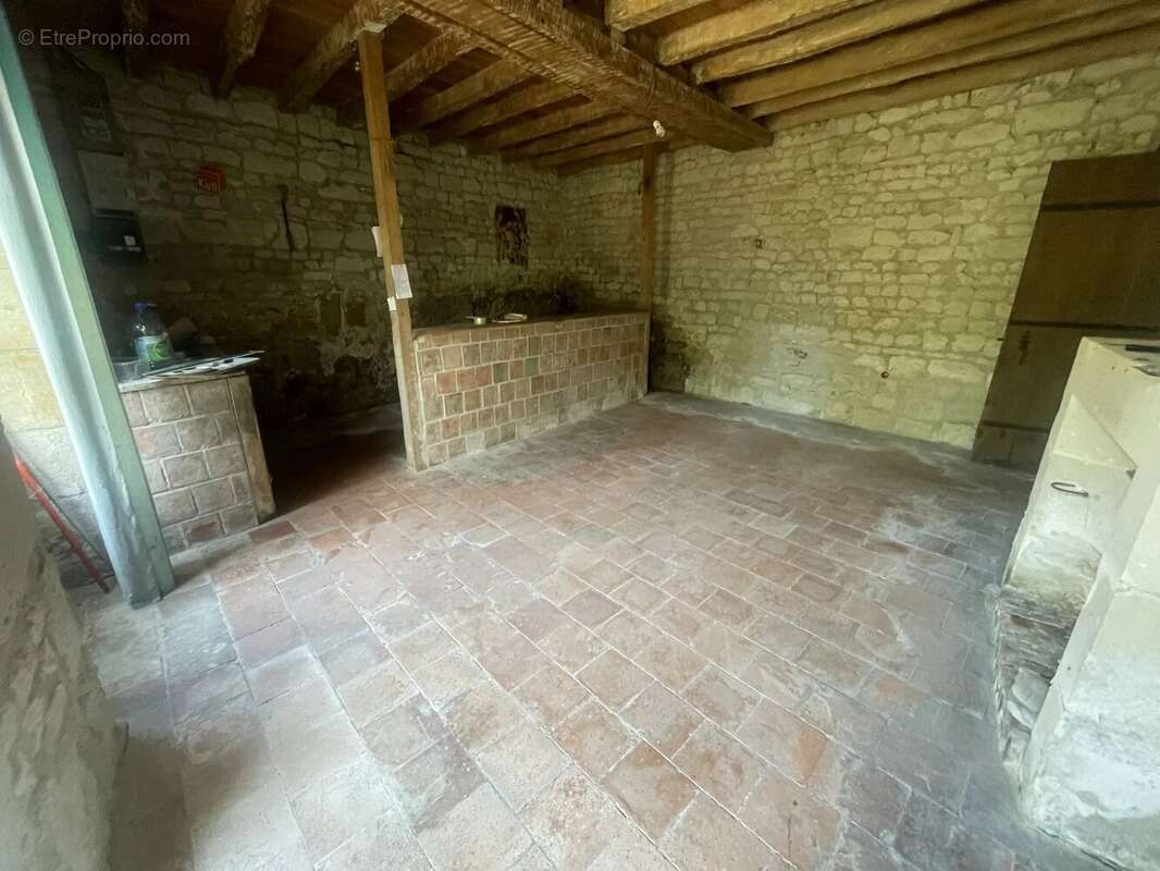 Maison en pierre de 200 m² à rénover - photo 2