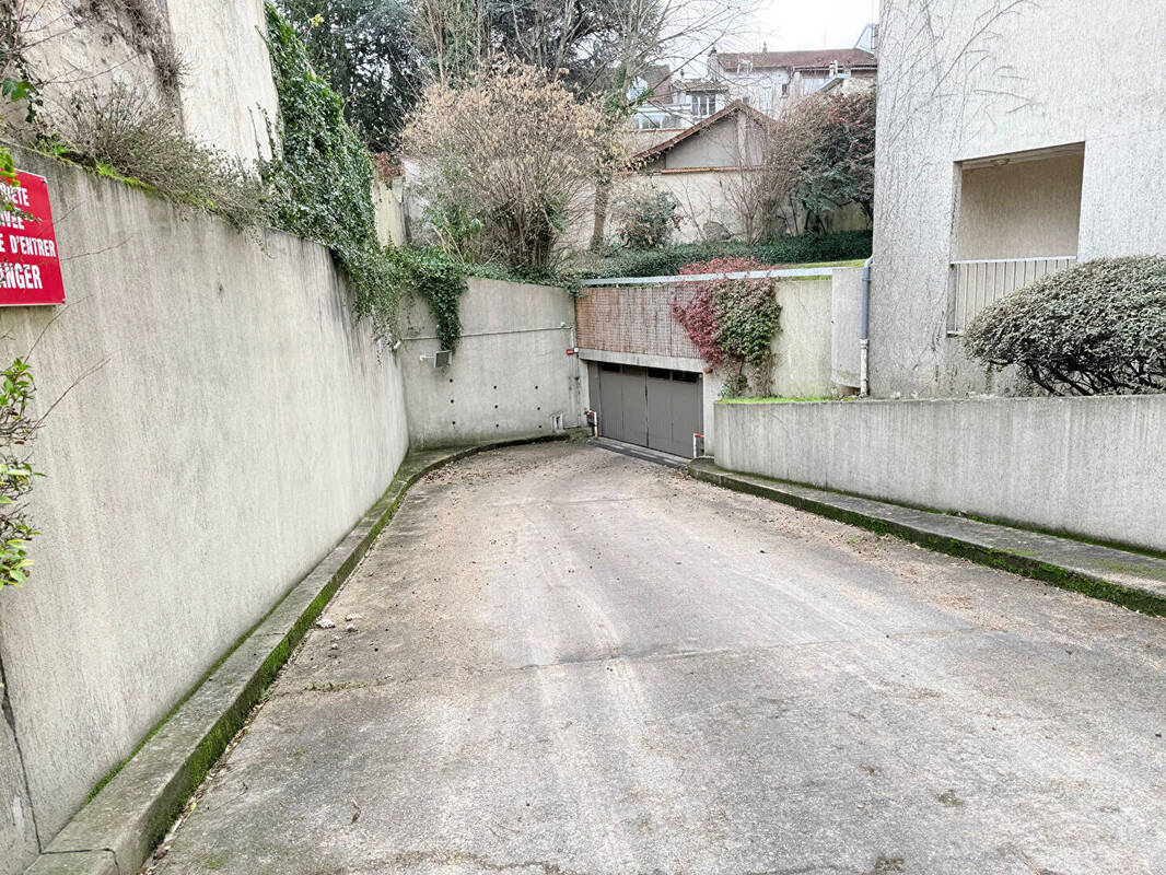 Parking à L'HAY-LES-ROSES