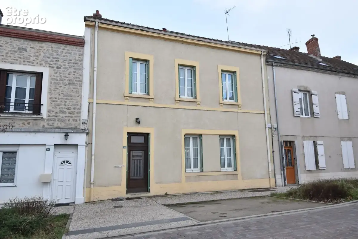 Maison à GENELARD