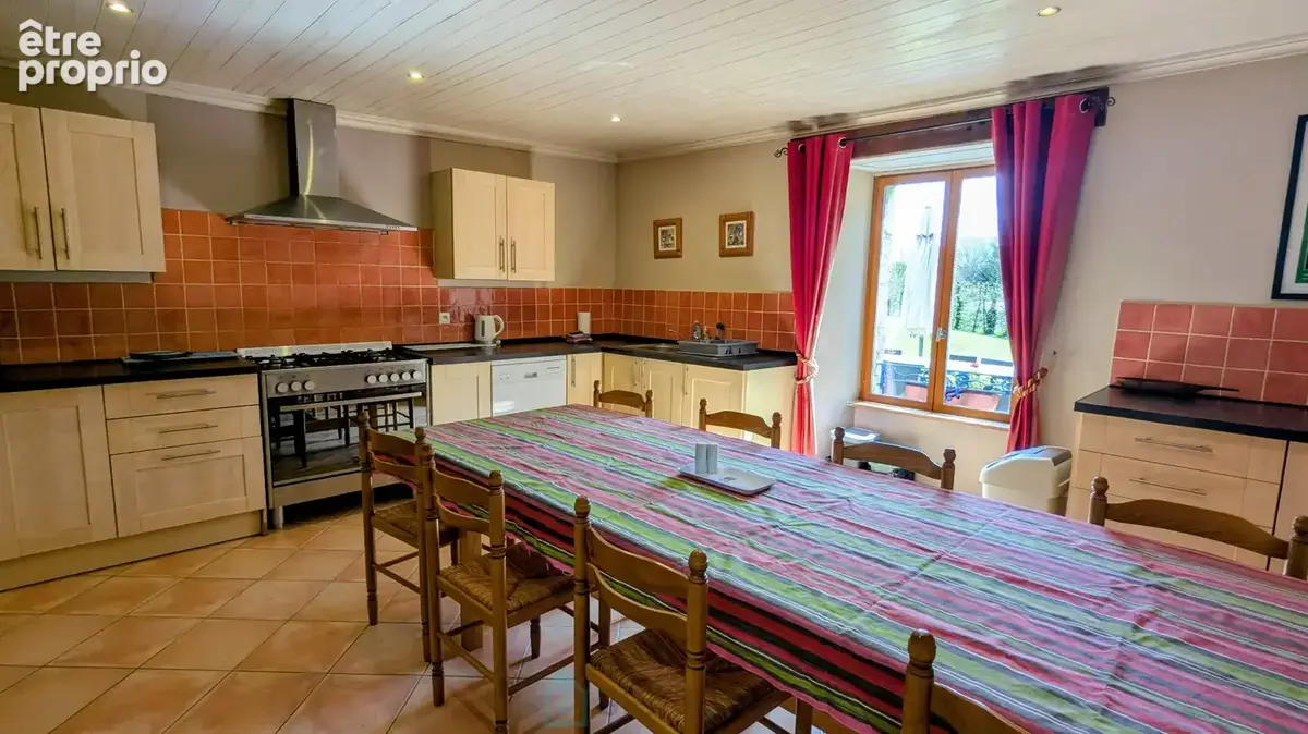 Grande maison en pierres de 265 m²  8 chambres  Fort potentiel d'accueil  Idéal gîte ou grande famille - photo 10