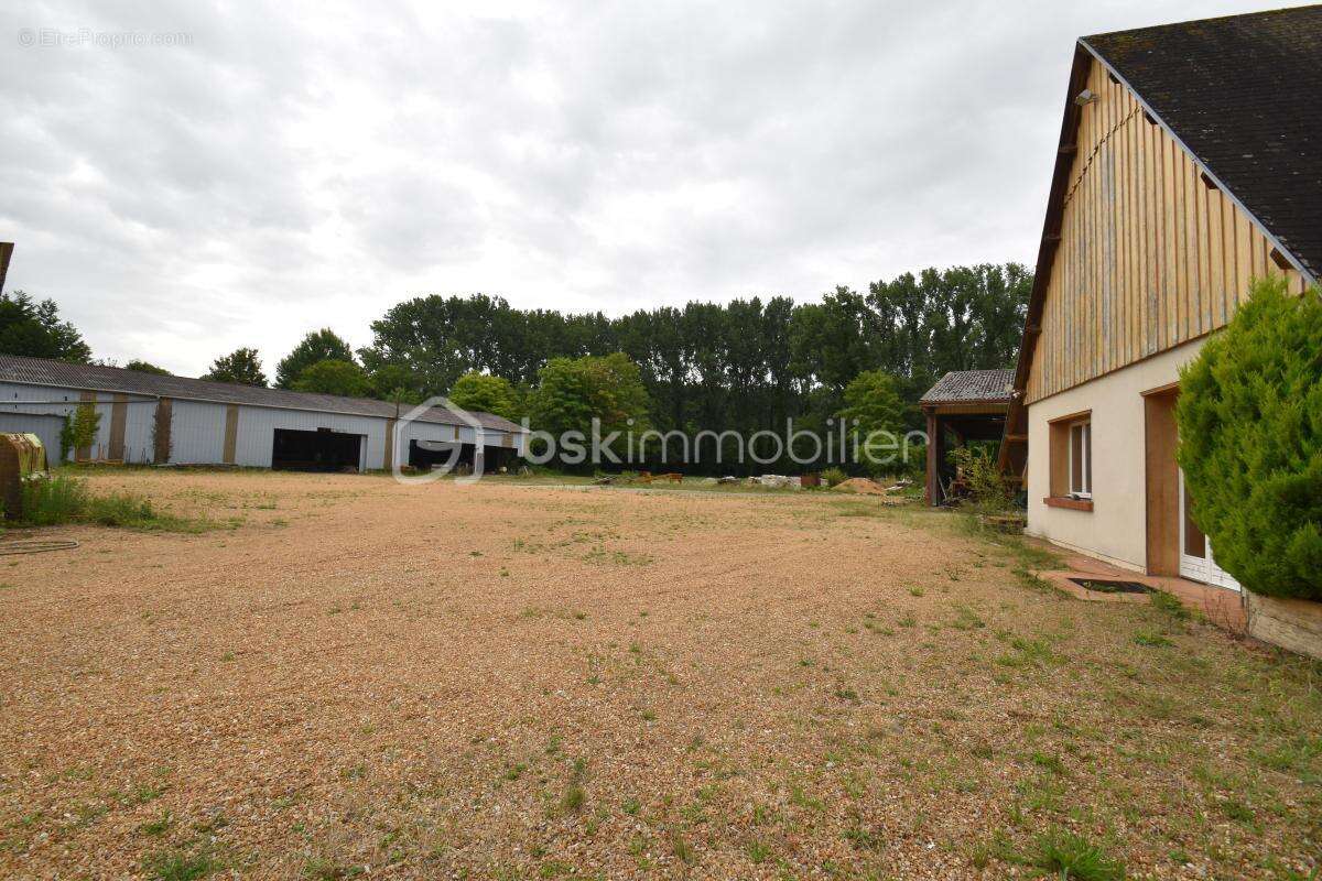 Commerce à GALLARDON