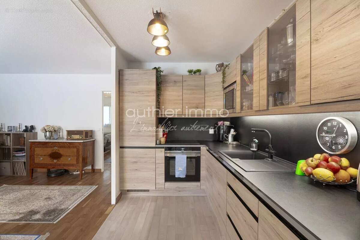 Appartement à MOUANS-SARTOUX