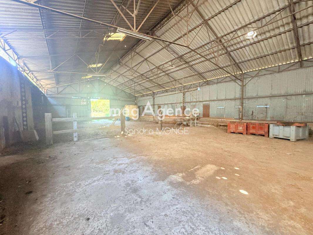 Corps de ferme de caractère avec dépendances - photo 8
