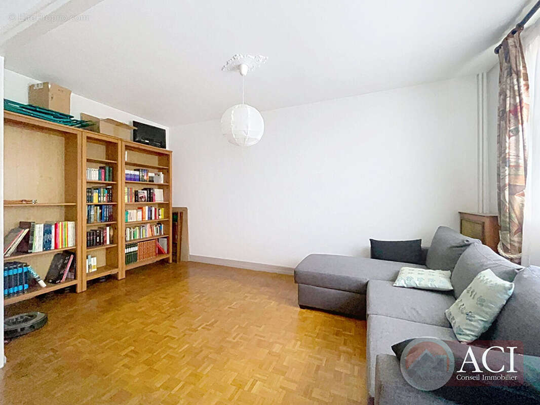 Appartement à VILLETANEUSE