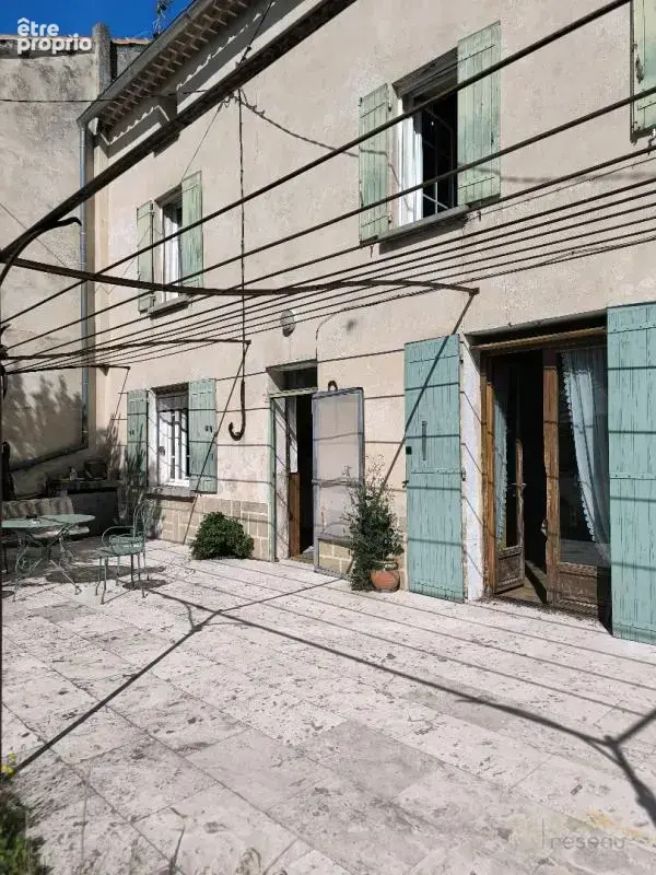 Maison à ENTRAIGUES-SUR-LA-SORGUE