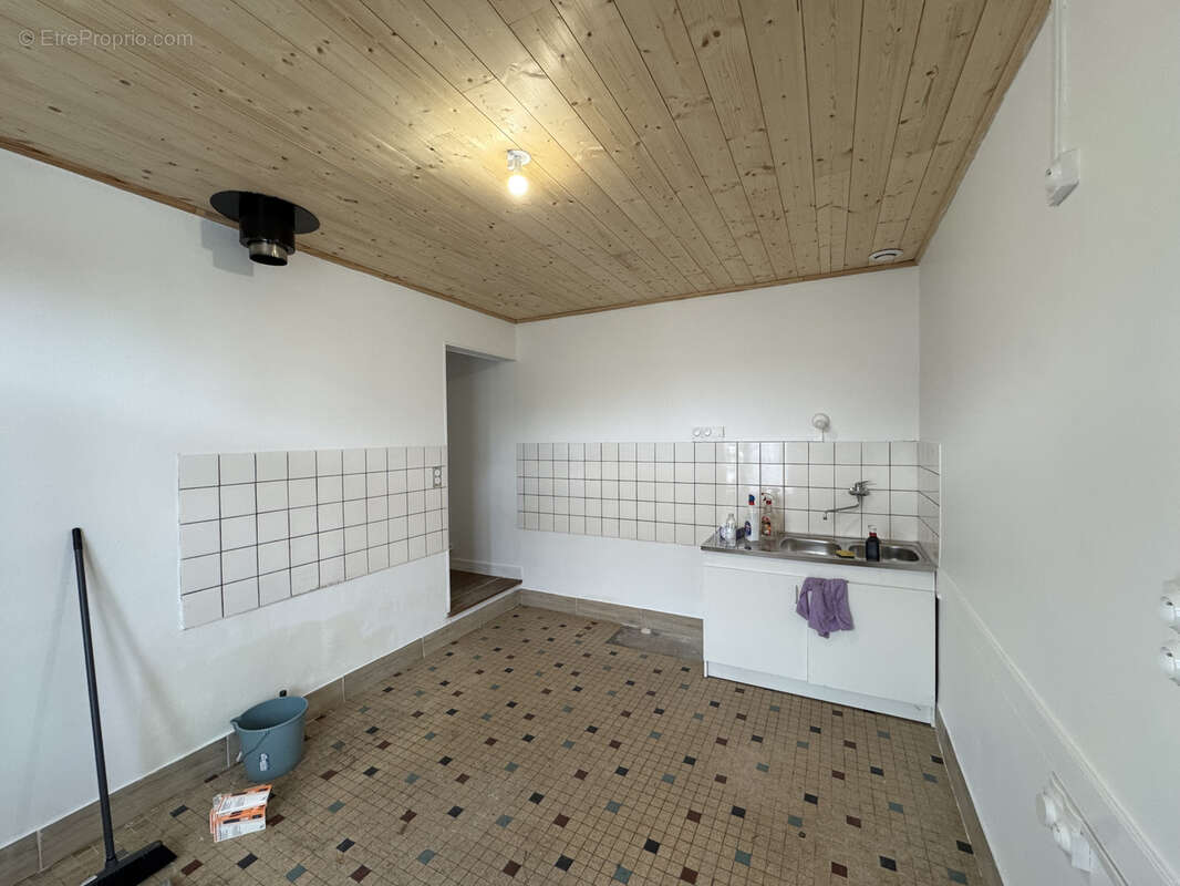 Maison à SAINT-PIERRE-DU-PALAIS