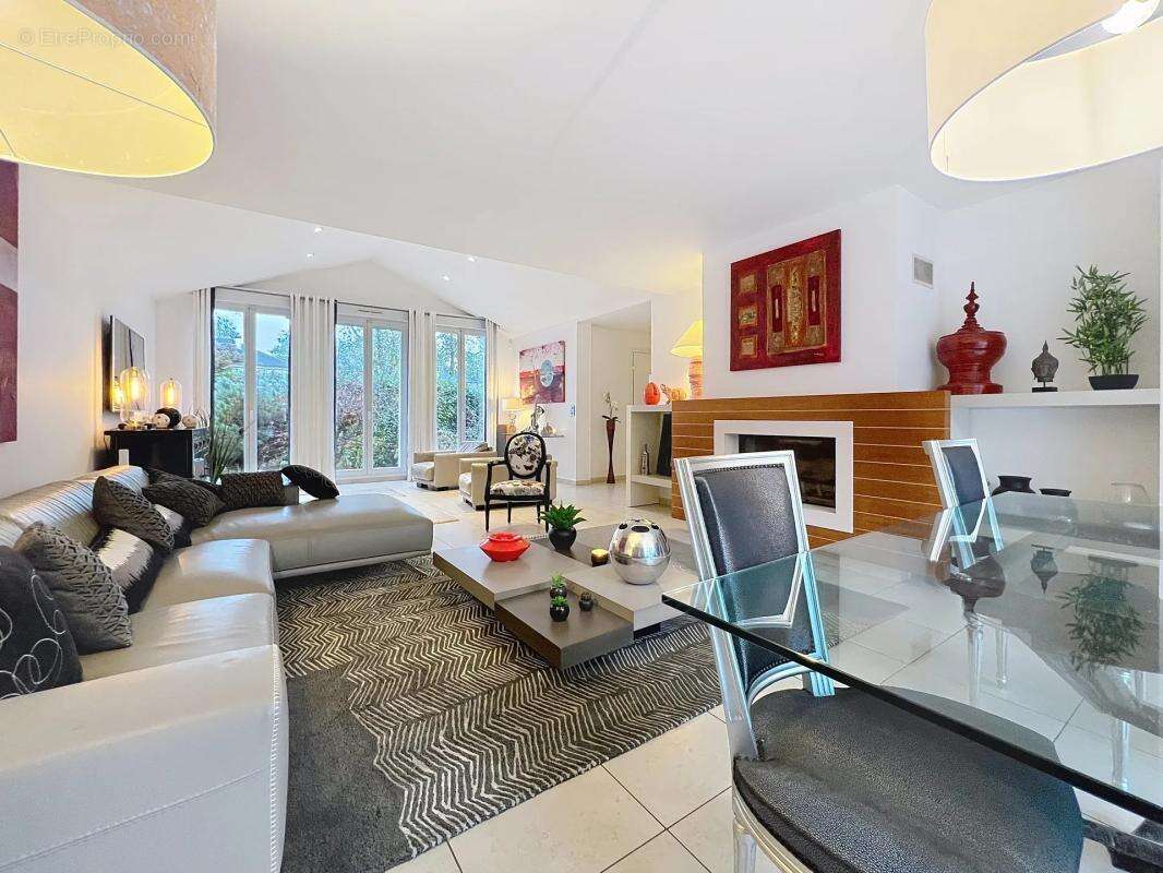 Maison à BAILLY-ROMAINVILLIERS