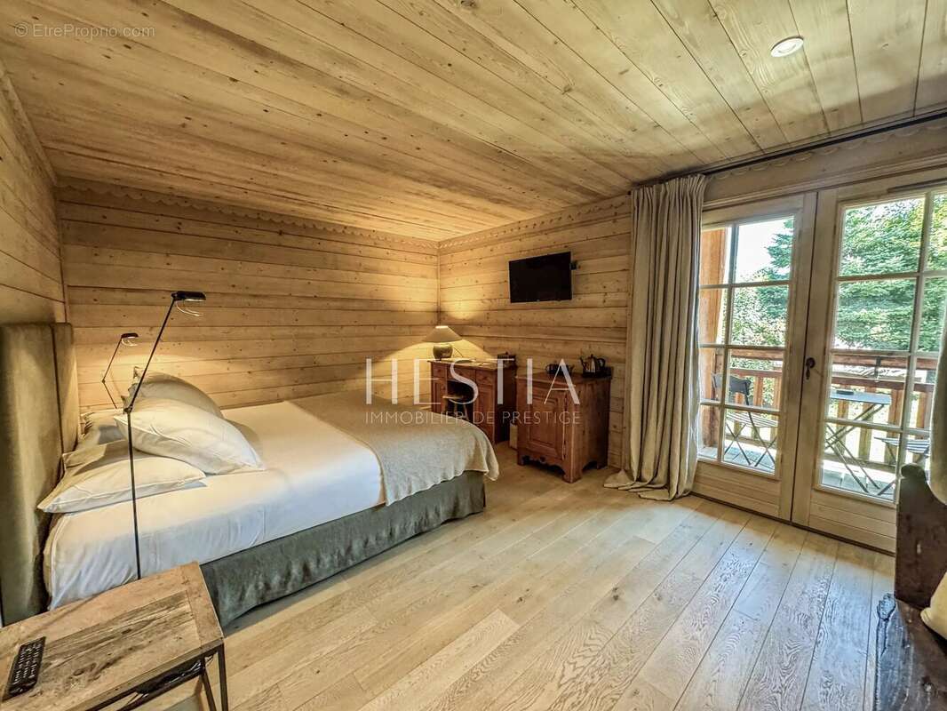 Commerce à COMBLOUX