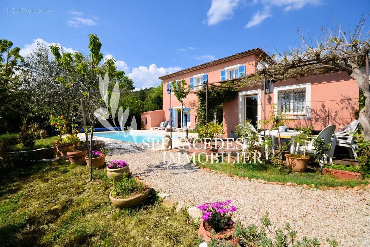 Maison à SAINT-CEZAIRE-SUR-SIAGNE