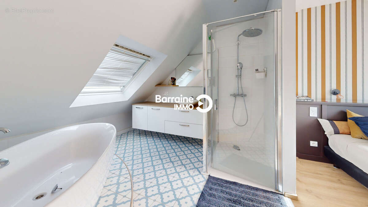 A vendre  maison t9 plougonvelin  proche plage + deux appartements - photo 10
