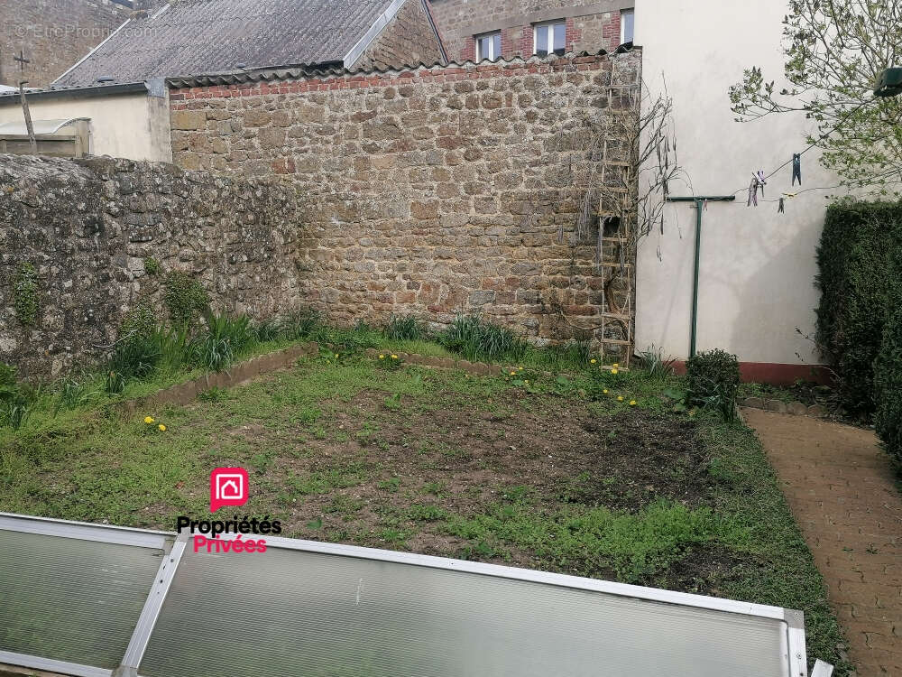 LA FERTE MACE (61600) Maison 3 pièces, 2 chambres , 67 m2 environ . Prix 70 000 honoraires  7,69% inclus à la charge de l'acquér - photo 3