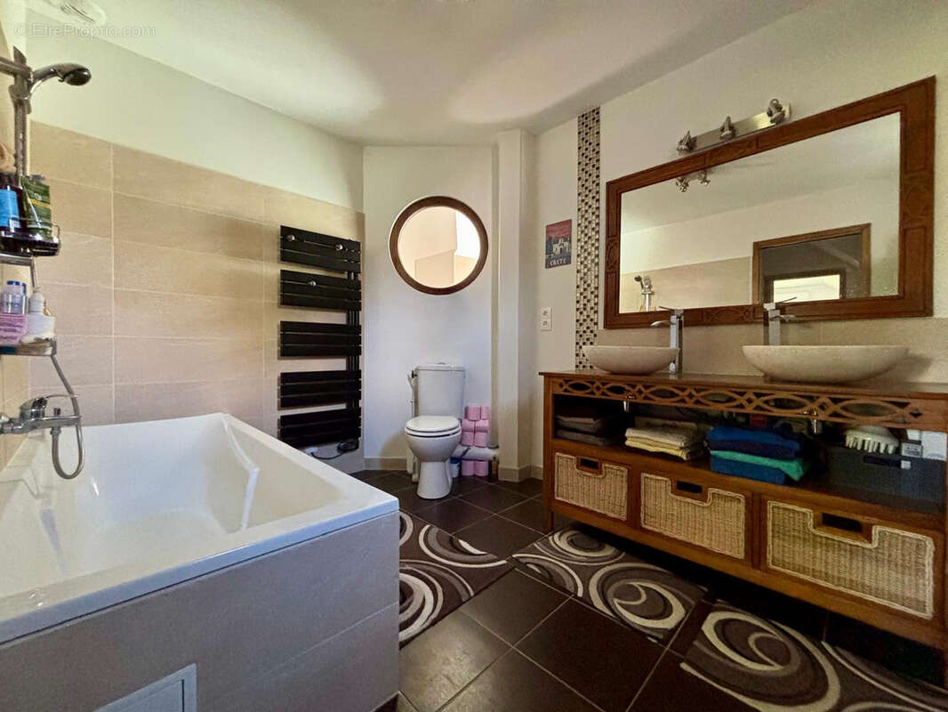 Maison à LE PERRAY-EN-YVELINES