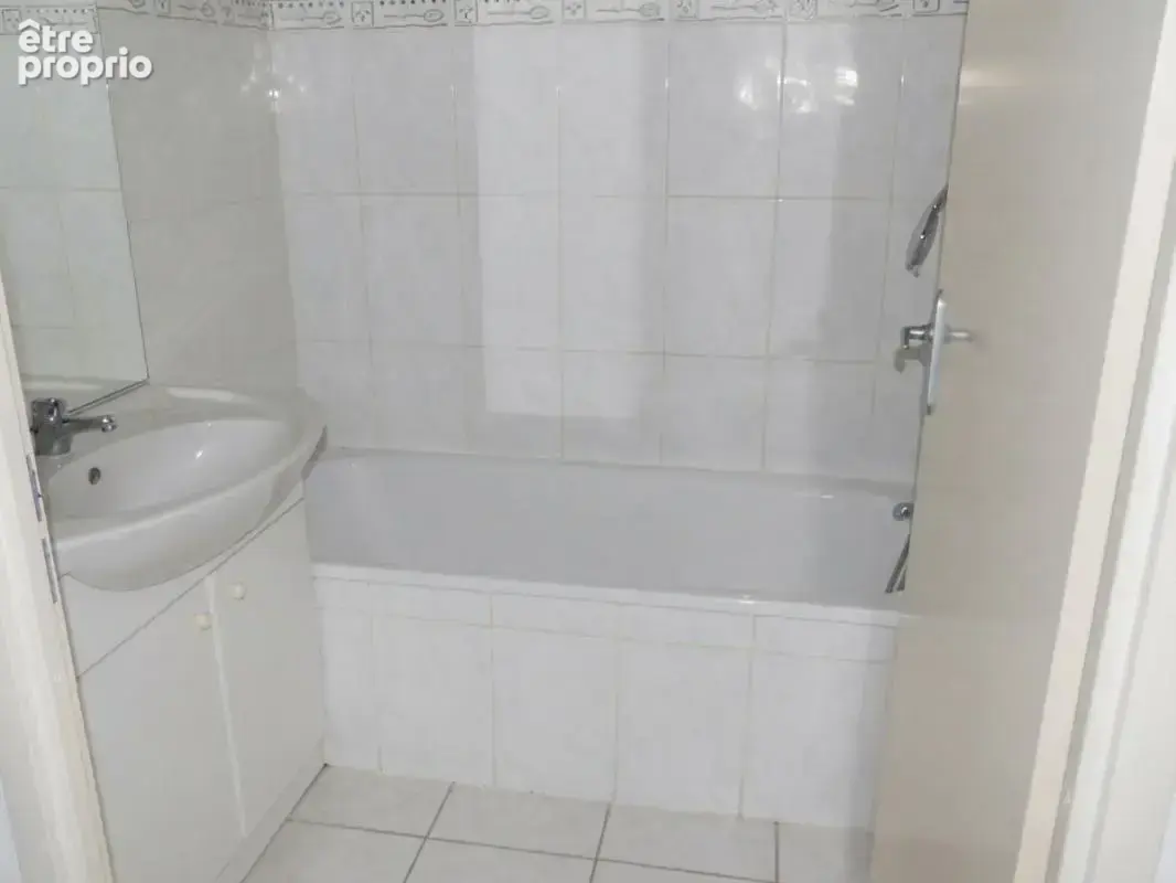 Appartement - T2 de 36,45 m2 - à 3mn du coeur de St Jean d'An - photo 6