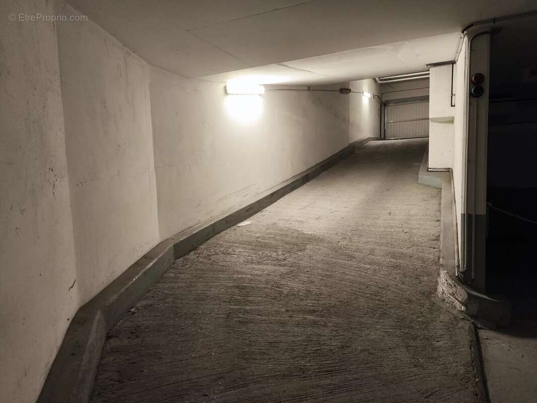 Parking à PARIS-15E