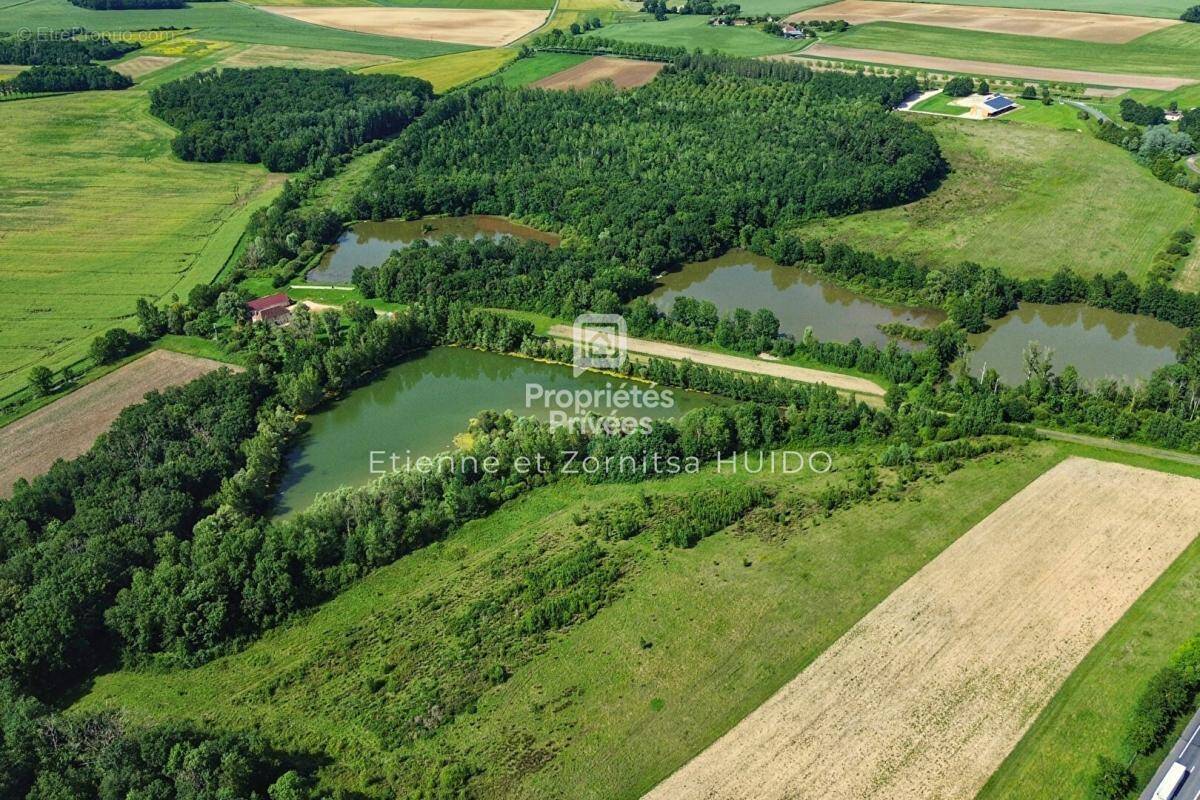 Terrain à MEUNET-SUR-VATAN