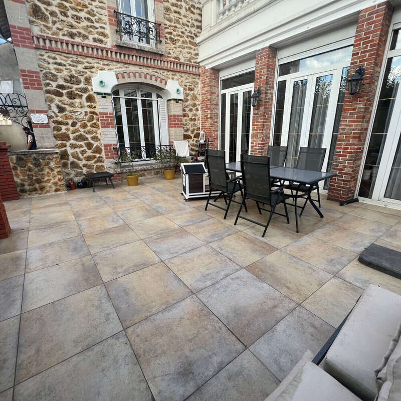 Maison à LES PAVILLONS-SOUS-BOIS