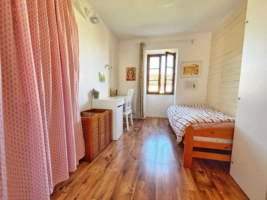 Maison à VAULX-MILIEU