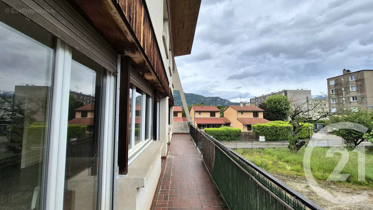 Maison 420 m² à Fontaine  - photo 3