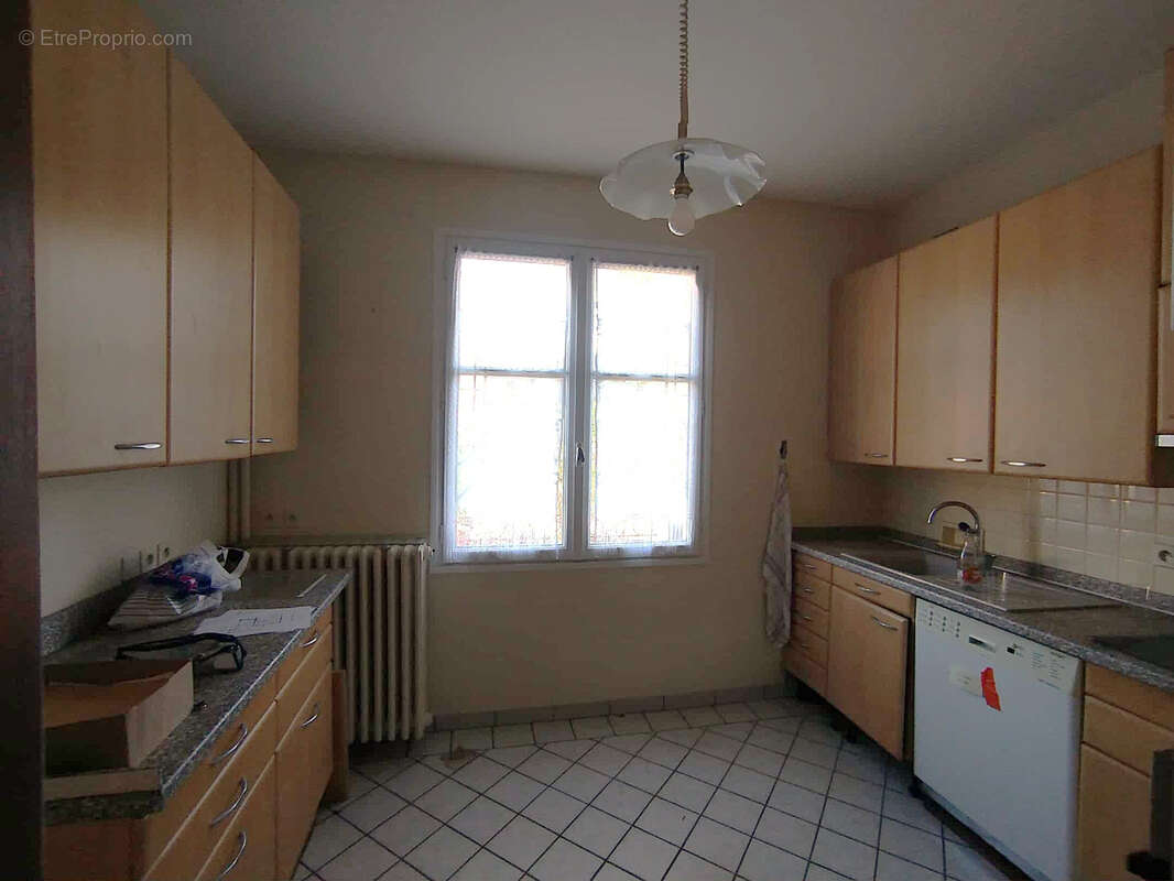 Maison à CREUZIER-LE-VIEUX