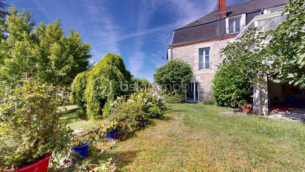 Une maison de caractère avec piscine intérieur au cœur d’un environnement paisible - photo 27