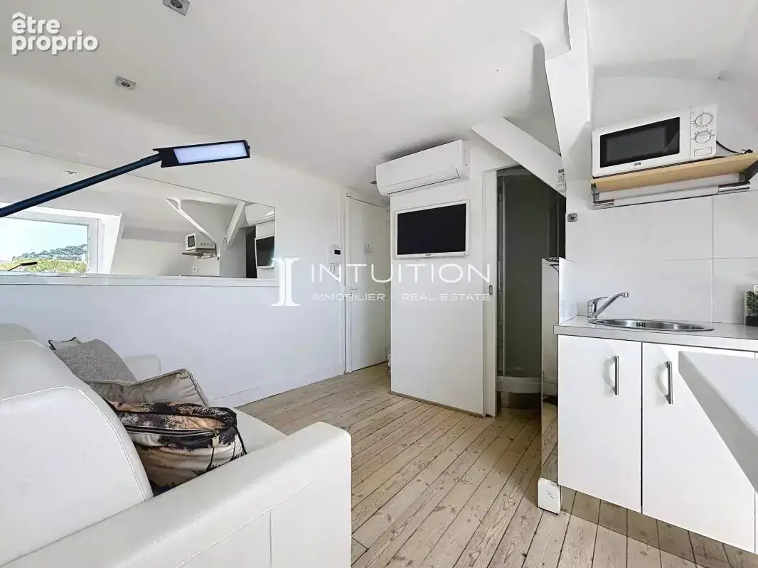 Cannes - Banane : studio meublé au dernier étage d'un immeuble art déco - photo 10