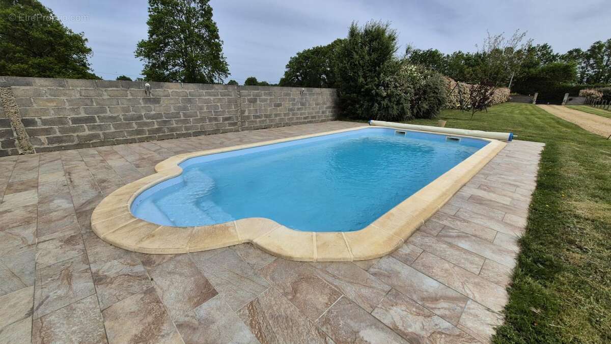 Maison à MEZERAY