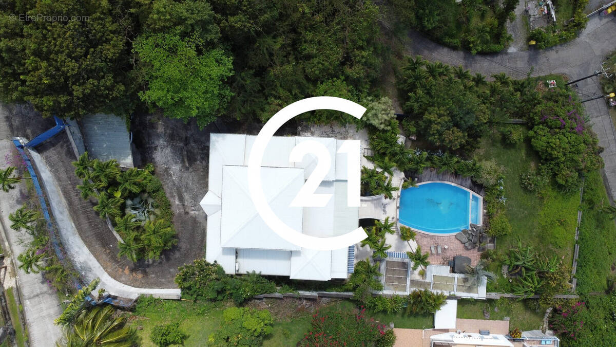 Maison à LES TROIS-ILETS