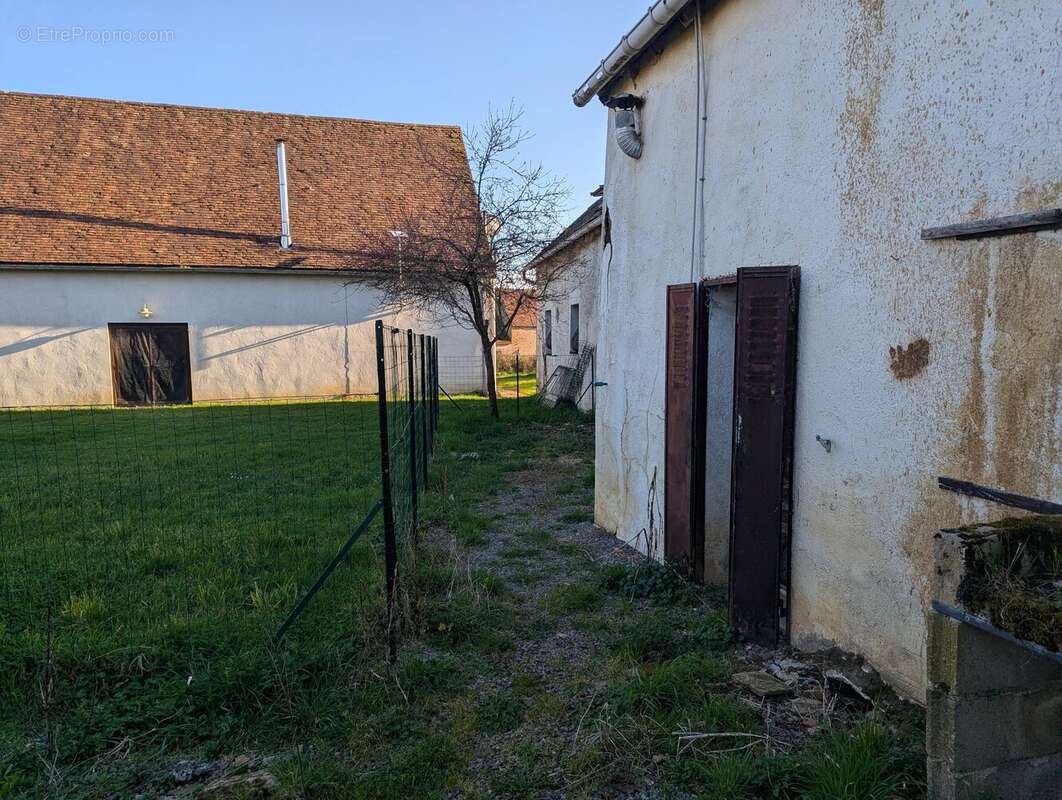 Appartement à COULONGES