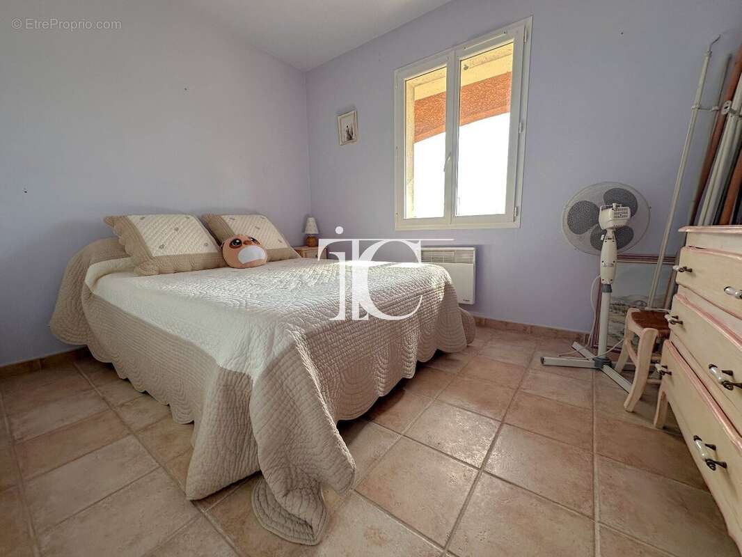 Maison à SAINT-VICTOR-DE-MALCAP