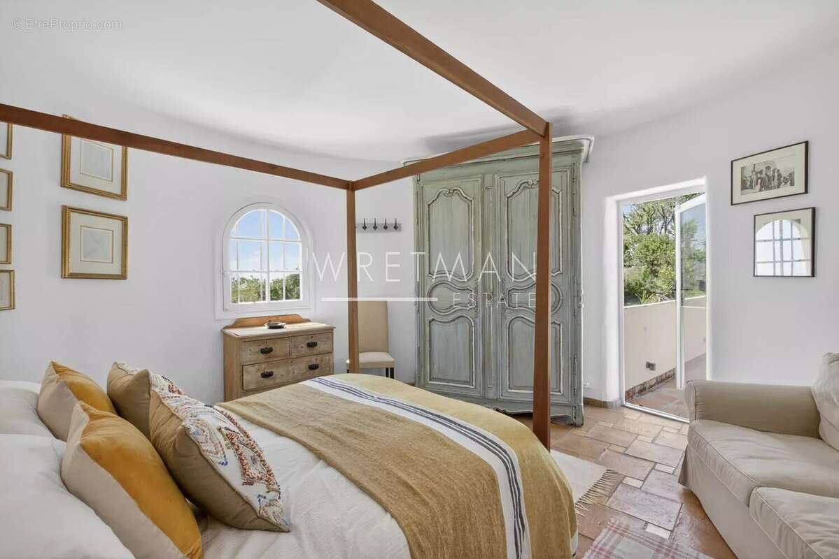 Maison à CHATEAUNEUF-GRASSE