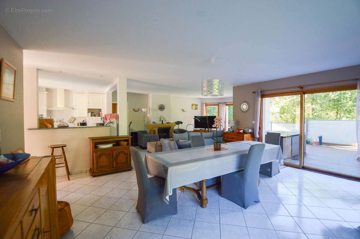 Maison à SAINT-THONAN