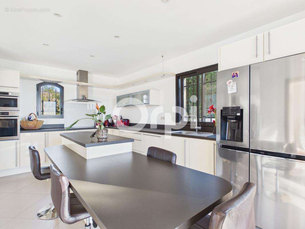 Maison à LA ROQUETTE-SUR-SIAGNE