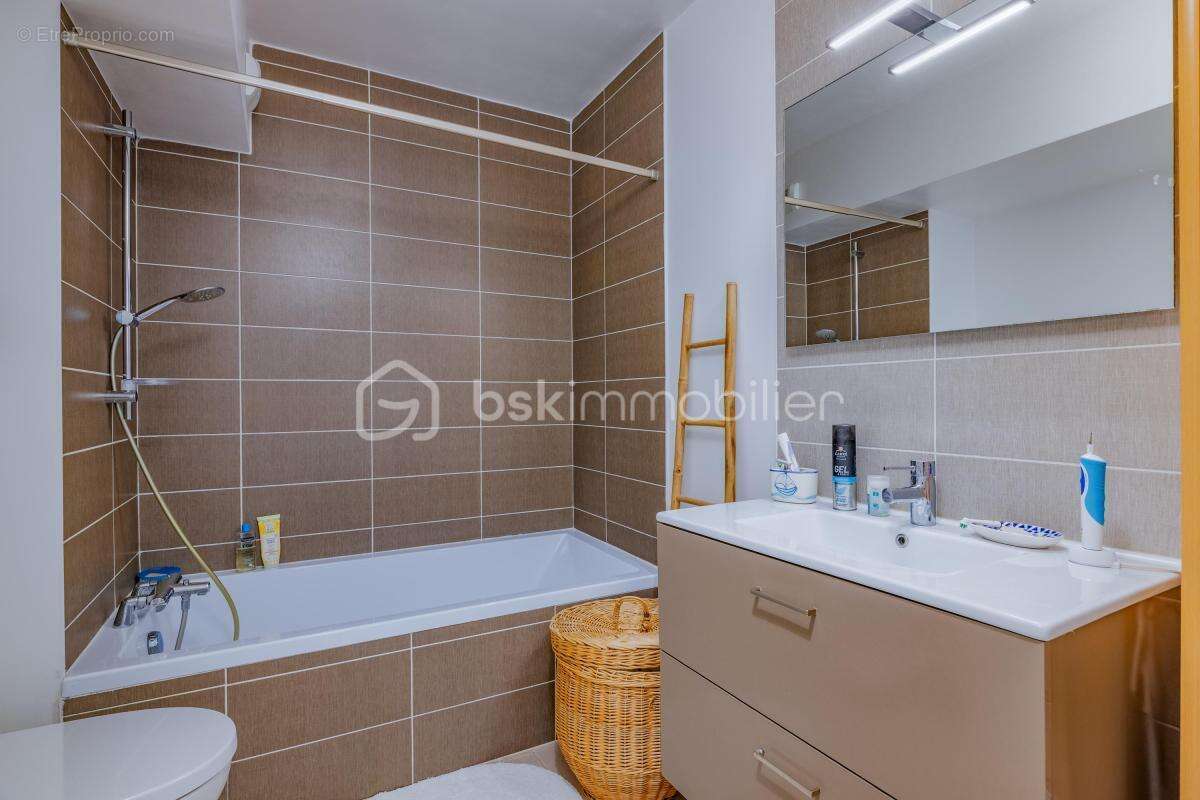 Appartement à MEYZIEU