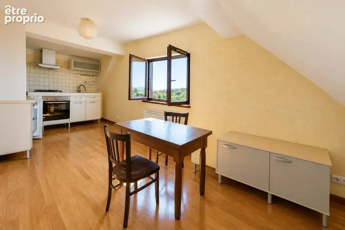 Appartement à SAINT-GEORGES-DES-HURTIERES