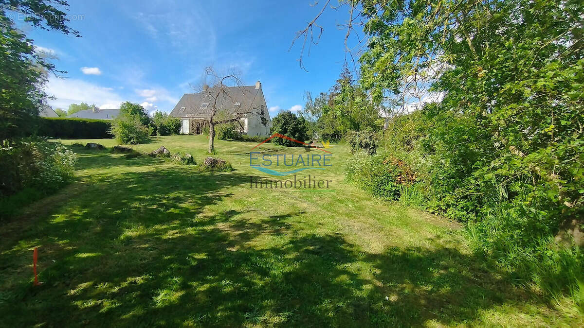 Terrain à SAINT-ETIENNE-DE-MONTLUC