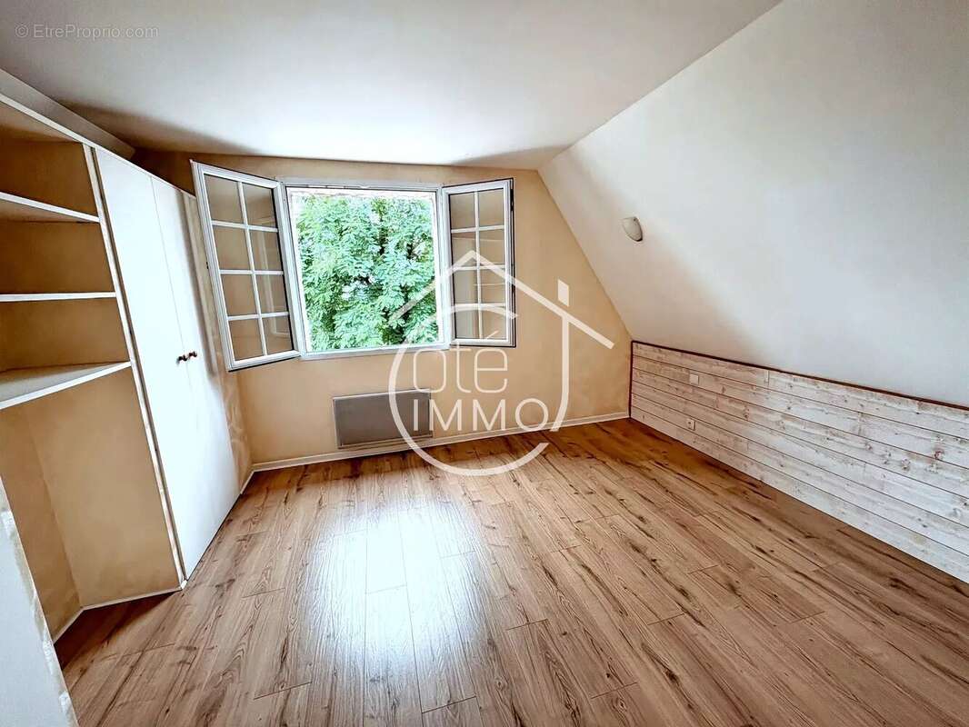 PRIGONRIEUX : Belle périgourdine rénovée 6 pièces de 210m² avec jardin - photo 10