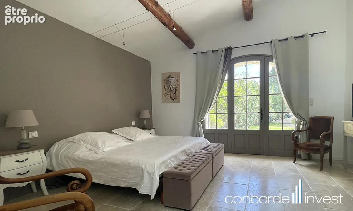Magnifique propriété en pierre sèche, sur un terrain paysagé de 4200 m2. - photo 12