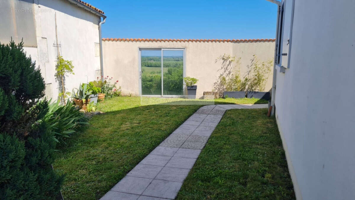 Maison Cognac 6 Kms de 154 m2 - photo 3