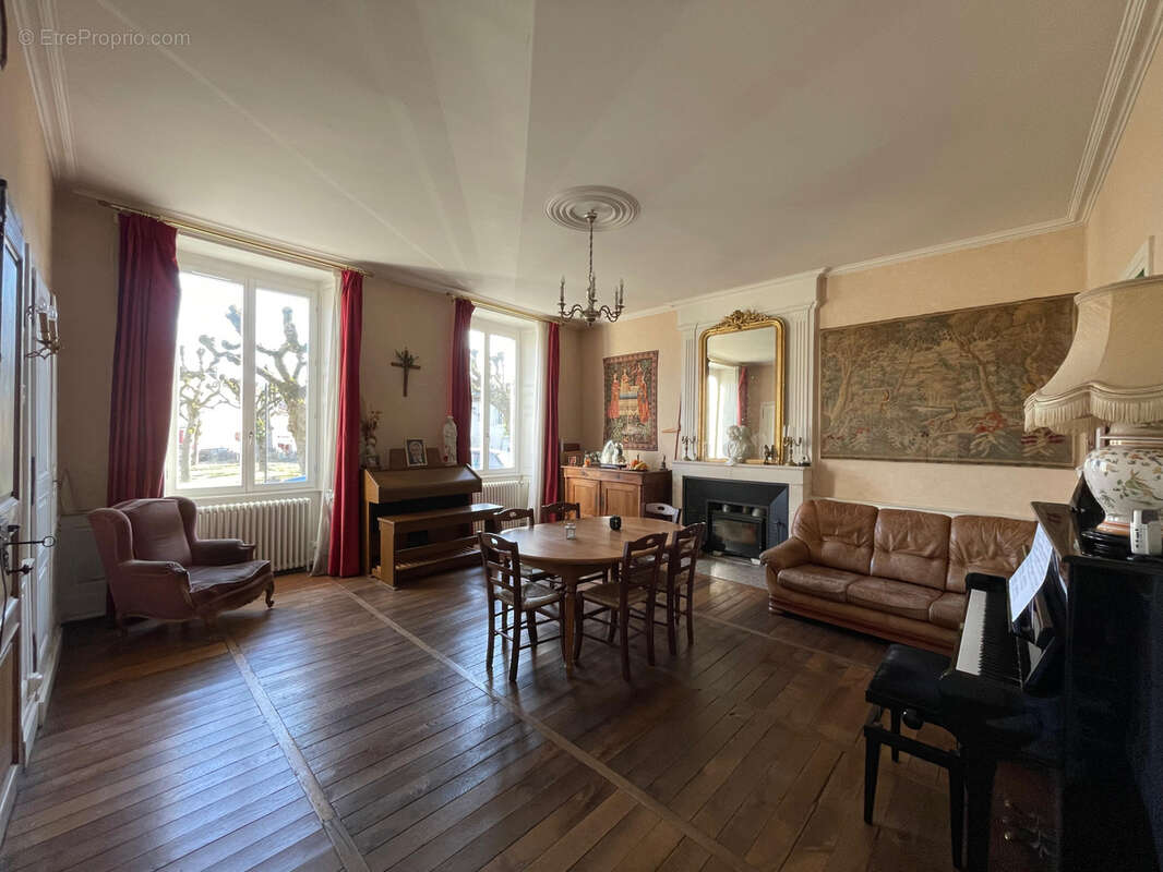 Maison à CEAUX-EN-COUHE