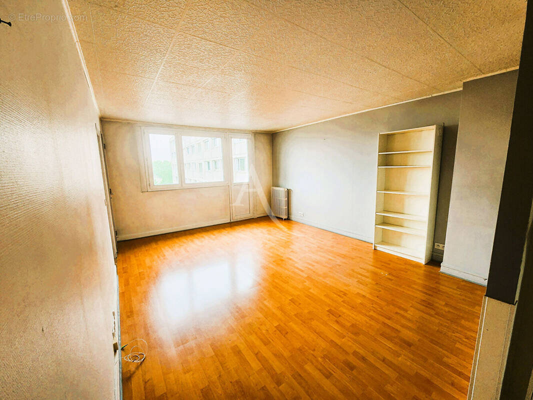 Appartement à FRESNES